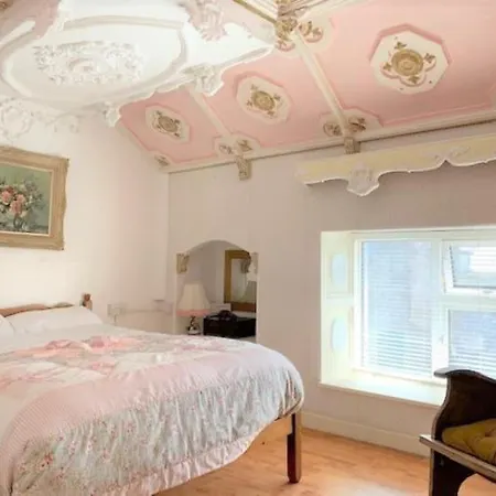 Niamh's Seaside Tatil Evi *